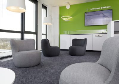 Lufthansa Systems – Innenarchitektur + Möbeldesign von Mitarbeiter Lounges und Teeküchen